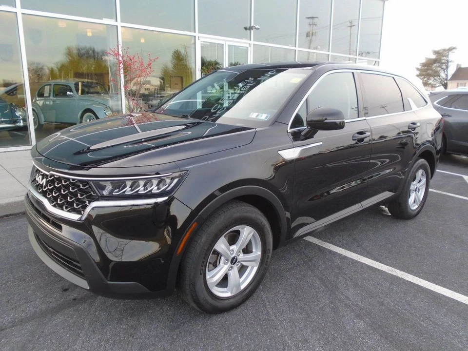 2022 Kia Sorento - Image 8 of 12