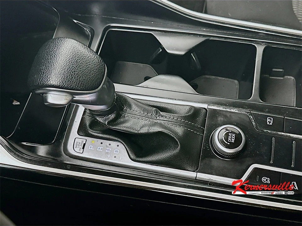 2022 Kia Sorento - Image 16 of 21