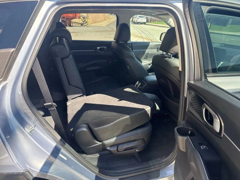 2022 Kia Sorento - Image 9 of 12