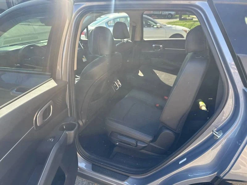 2022 Kia Sorento - Image 8 of 12