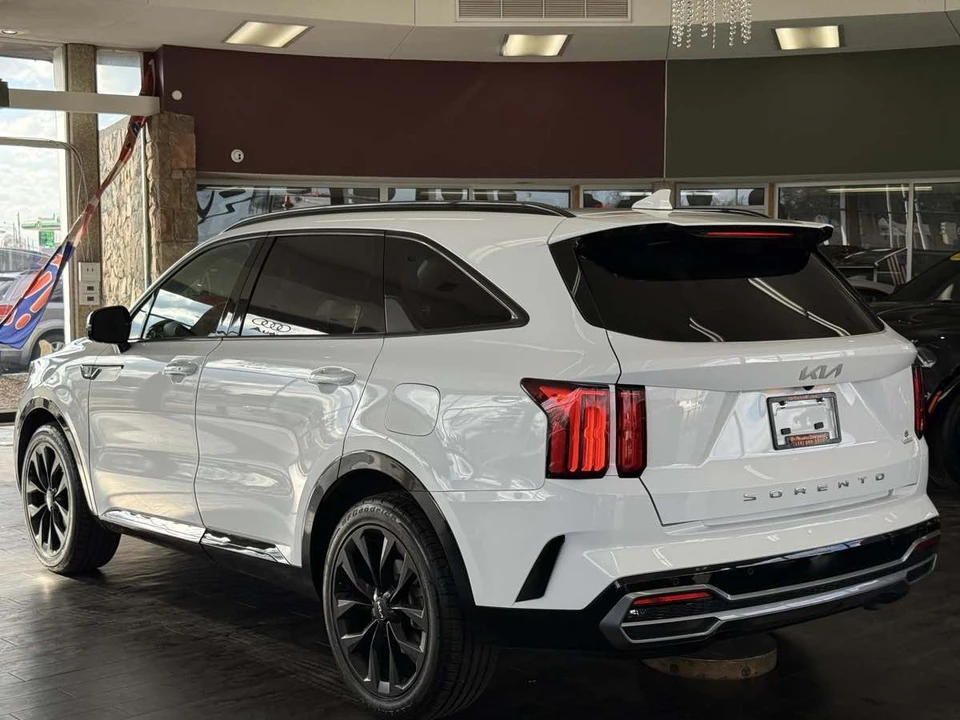 2022 Kia Sorento - Image 9 of 21