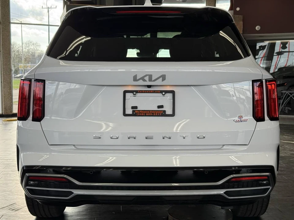 2022 Kia Sorento - Image 11 of 21