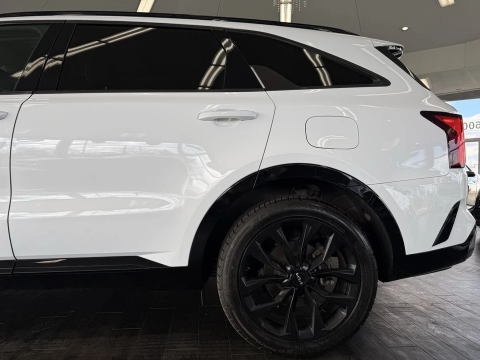 2022 Kia Sorento - Image 15 of 21