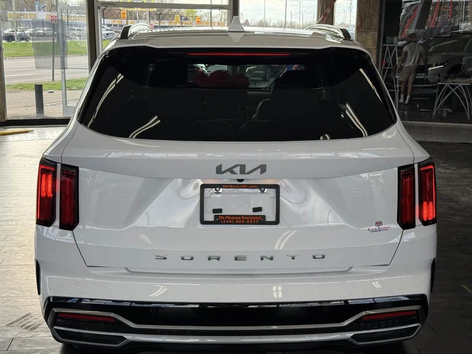 2022 Kia Sorento - Image 10 of 21