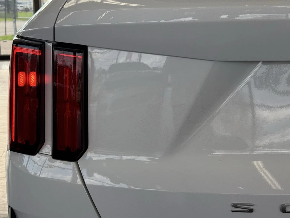 2022 Kia Sorento - Image 13 of 21