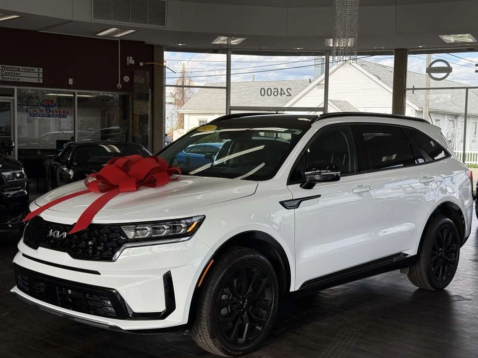 2022 Kia Sorento - Image 2 of 21