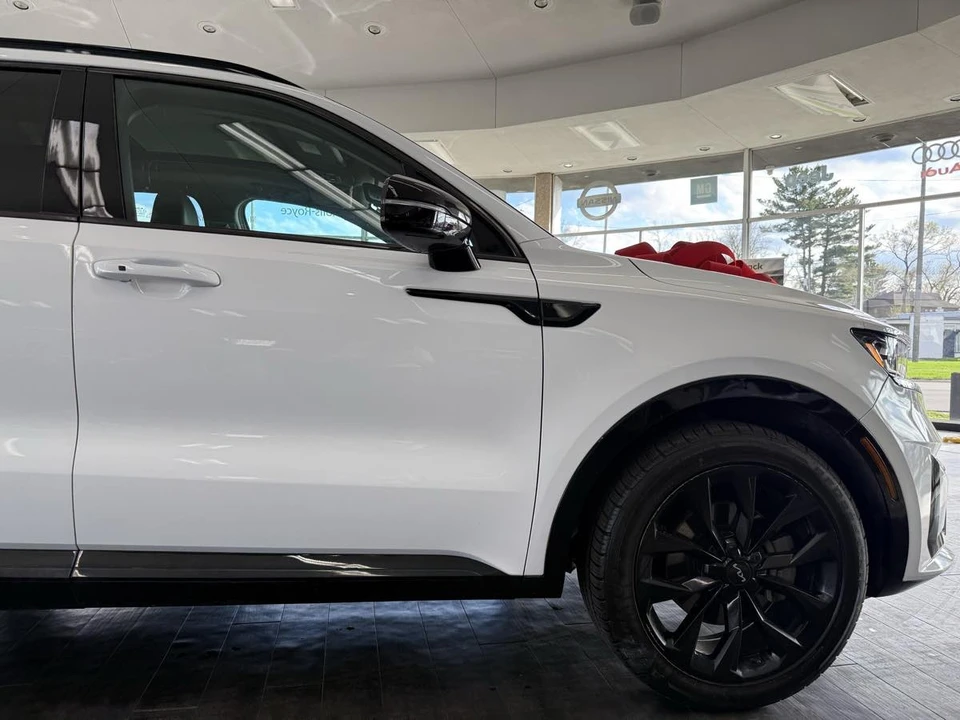 2022 Kia Sorento - Image 6 of 21