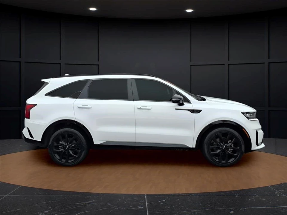 2022 Kia Sorento - Image 8 of 21