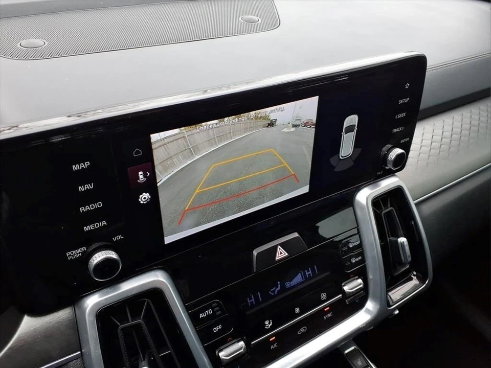 2022 Kia Sorento - Image 11 of 21