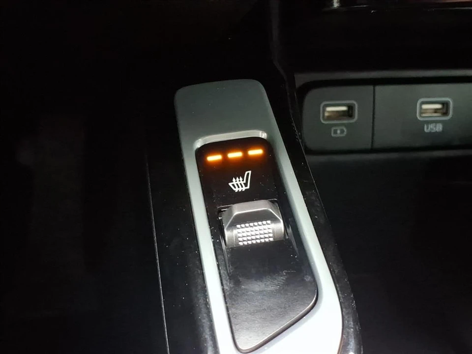 2022 Kia Sorento - Image 14 of 21