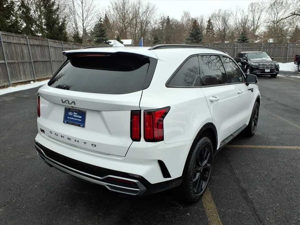 2022 Kia Sorento - Image 7 of 12
