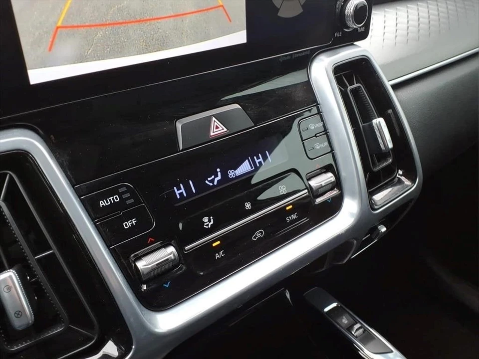 2022 Kia Sorento - Image 12 of 21