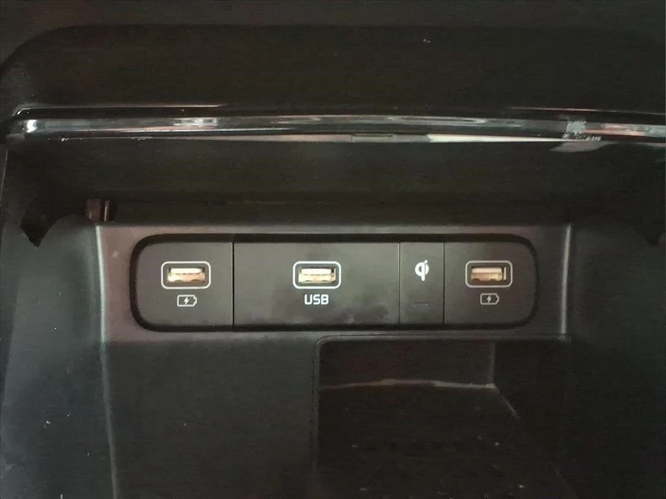 2022 Kia Sorento - Image 13 of 21