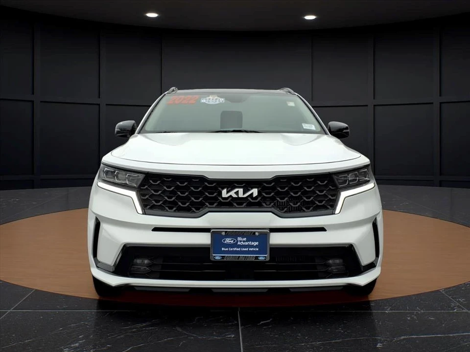 2022 Kia Sorento - Image 2 of 21