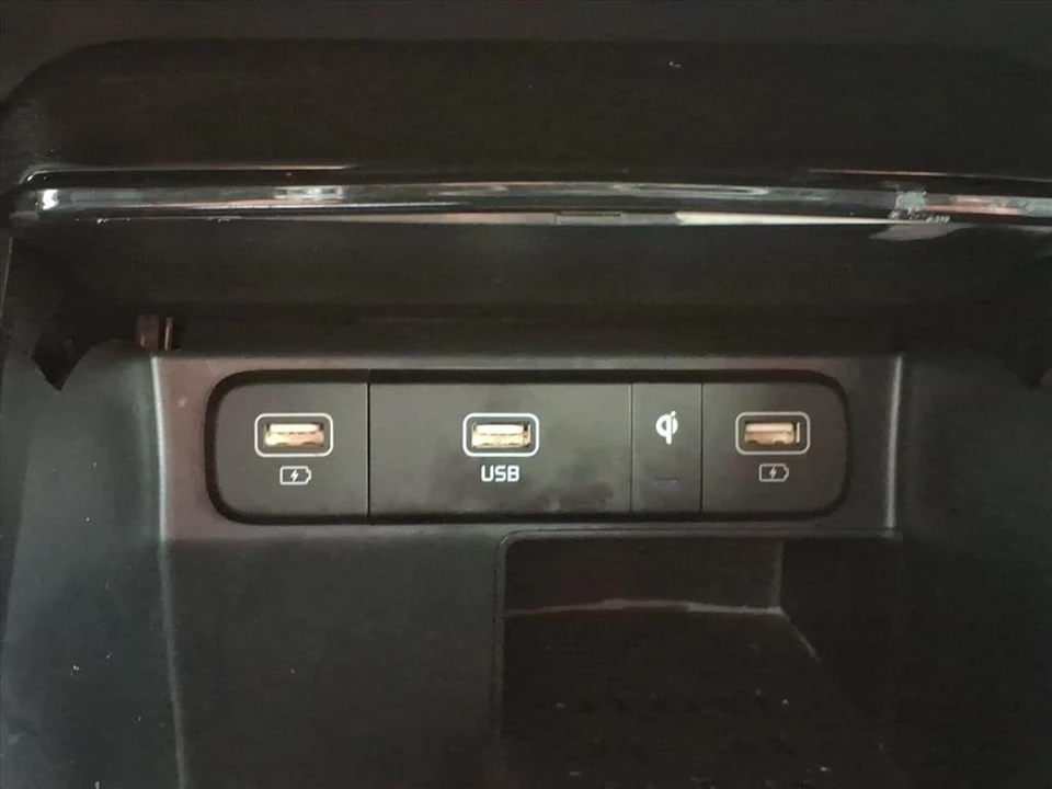 2022 Kia Sorento - Image 13 of 21