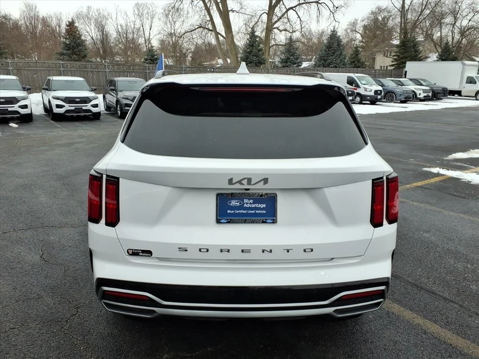 2022 Kia Sorento - Image 6 of 12