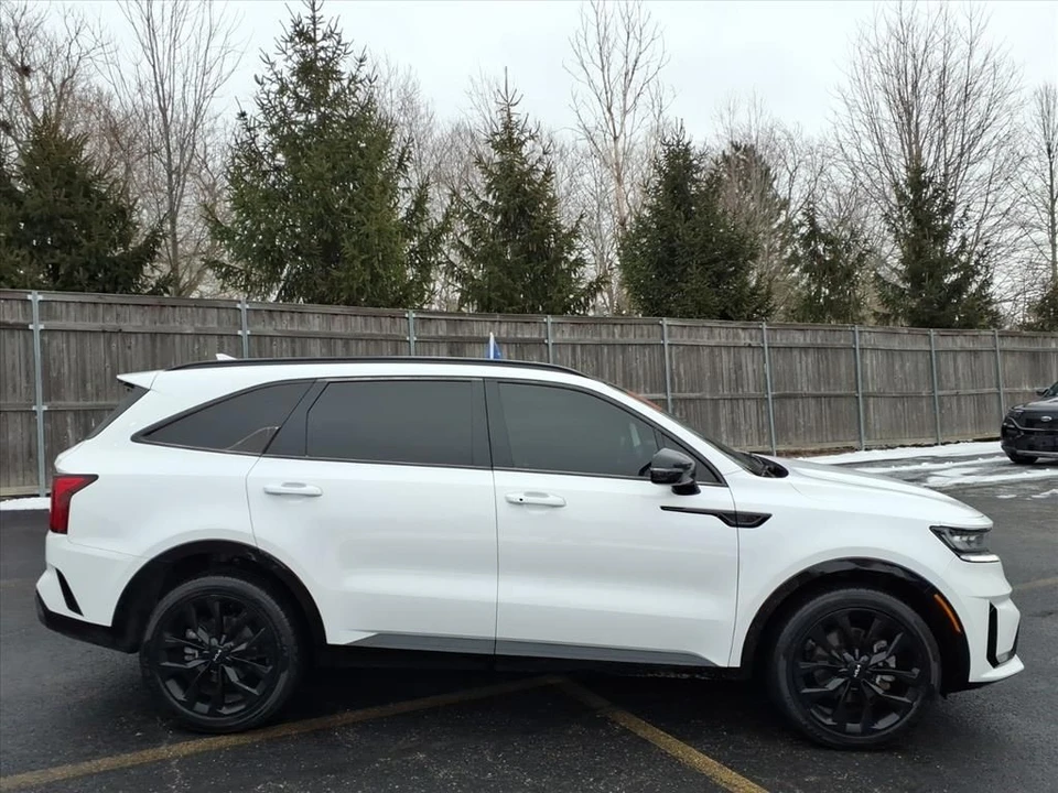 2022 Kia Sorento - Image 8 of 12