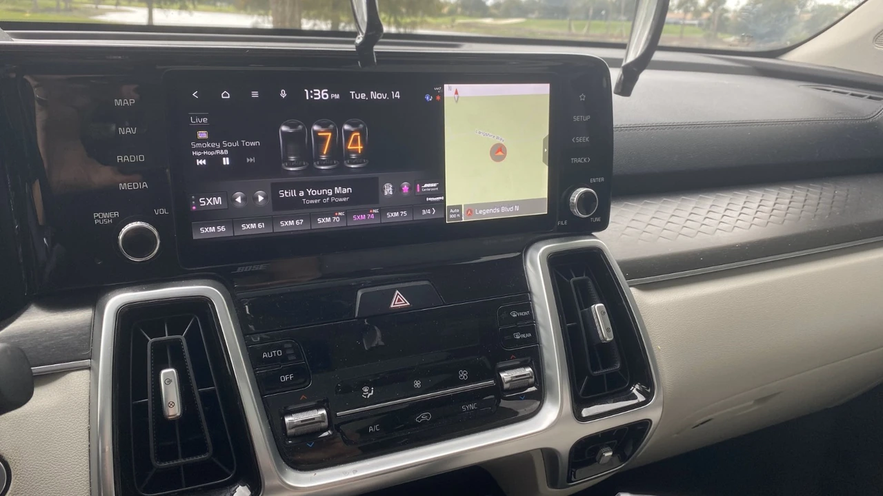 2022 Kia Sorento - Image 8 of 13