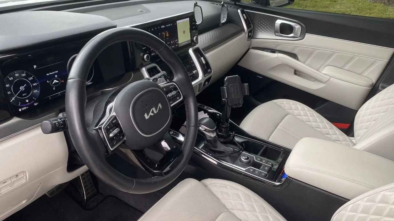 2022 Kia Sorento - Image 9 of 13