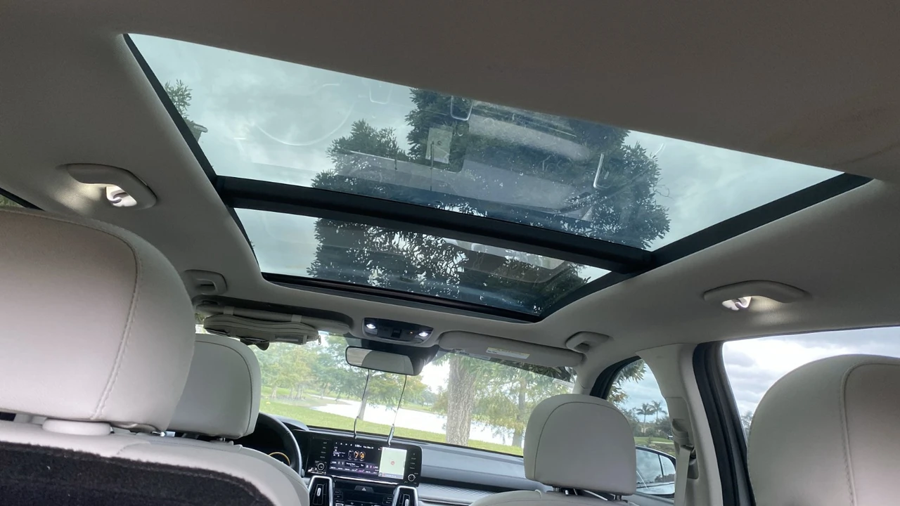 2022 Kia Sorento - Image 11 of 13