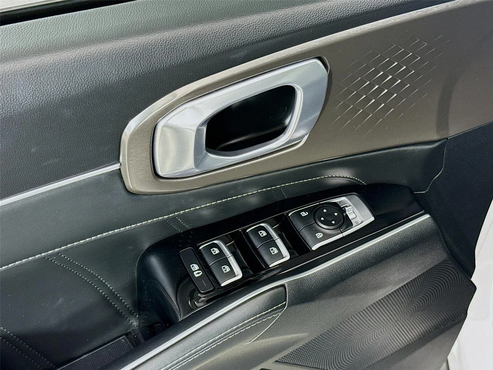 2022 Kia Sorento - Image 18 of 21