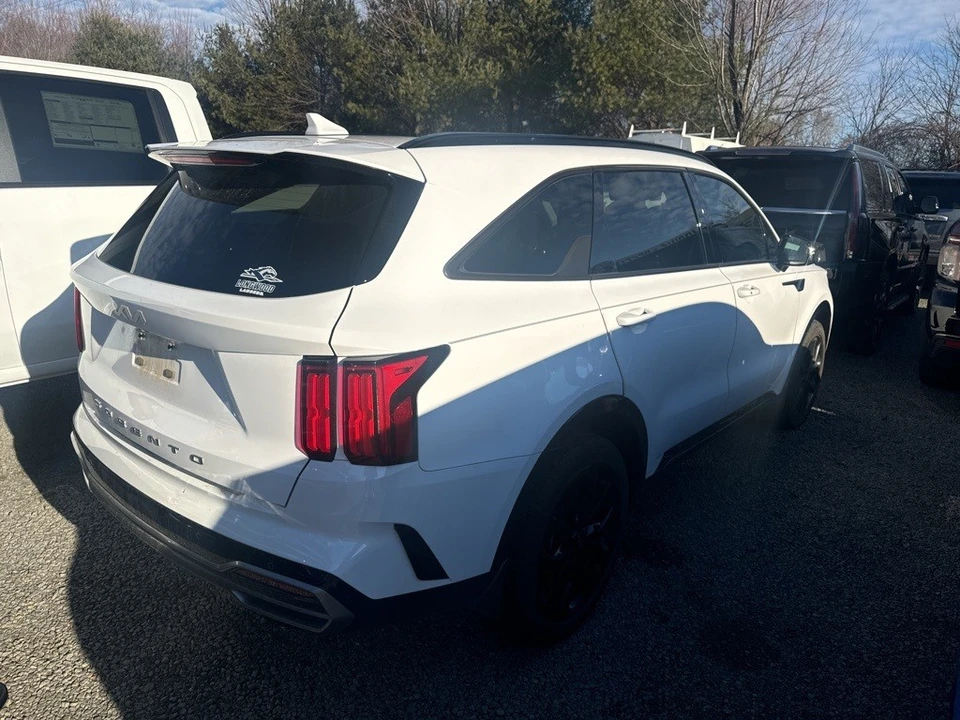 2022 Kia Sorento - Image 5 of 12
