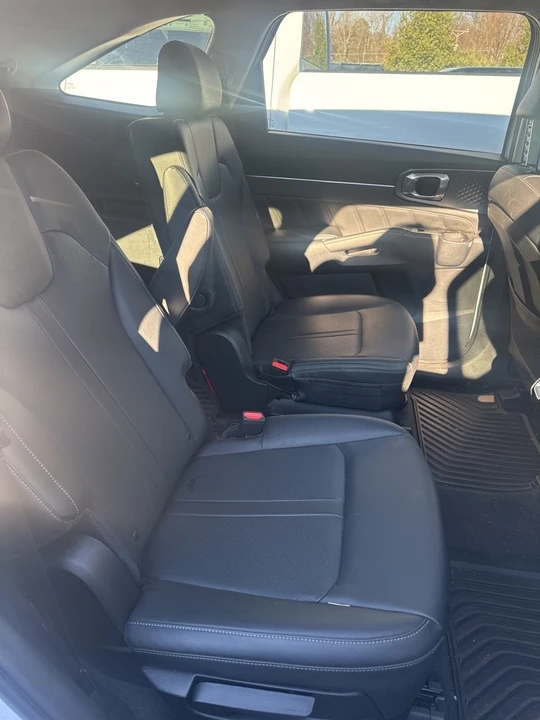 2022 Kia Sorento - Image 8 of 12