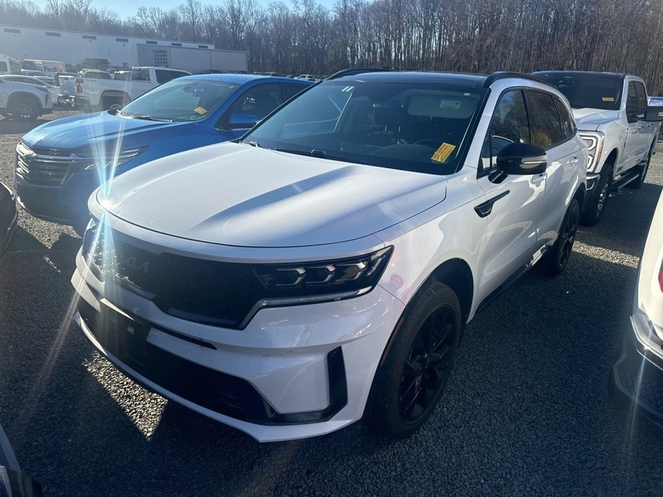 2022 Kia Sorento - Image 2 of 12