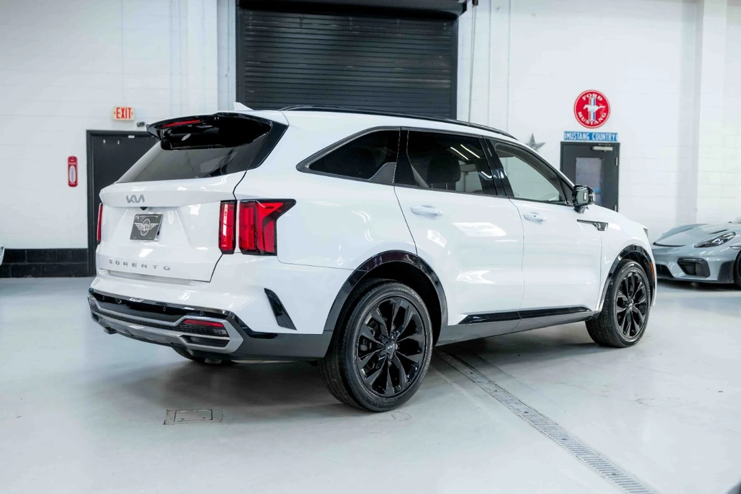 2022 Kia Sorento - Image 8 of 12