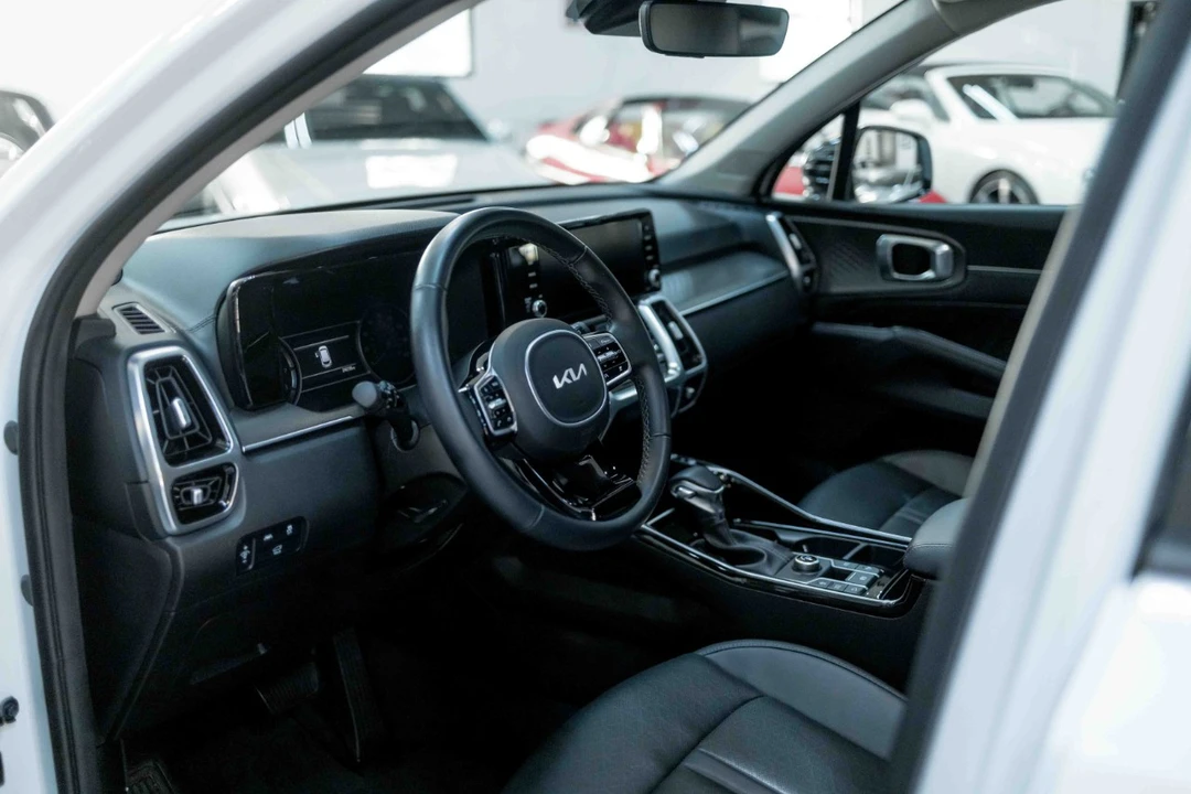 2022 Kia Sorento - Image 2 of 12