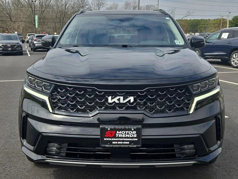 2022 Kia Sorento - Image 2 of 12