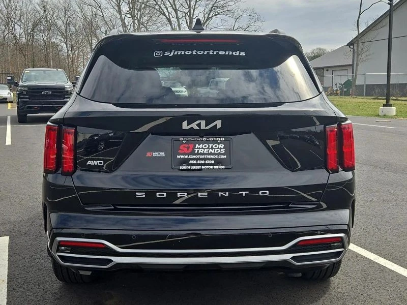 2022 Kia Sorento - Image 5 of 12