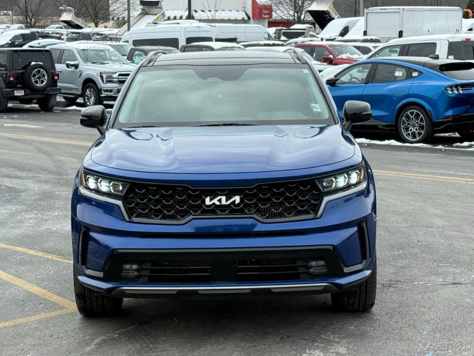 2022 Kia Sorento - Image 8 of 12