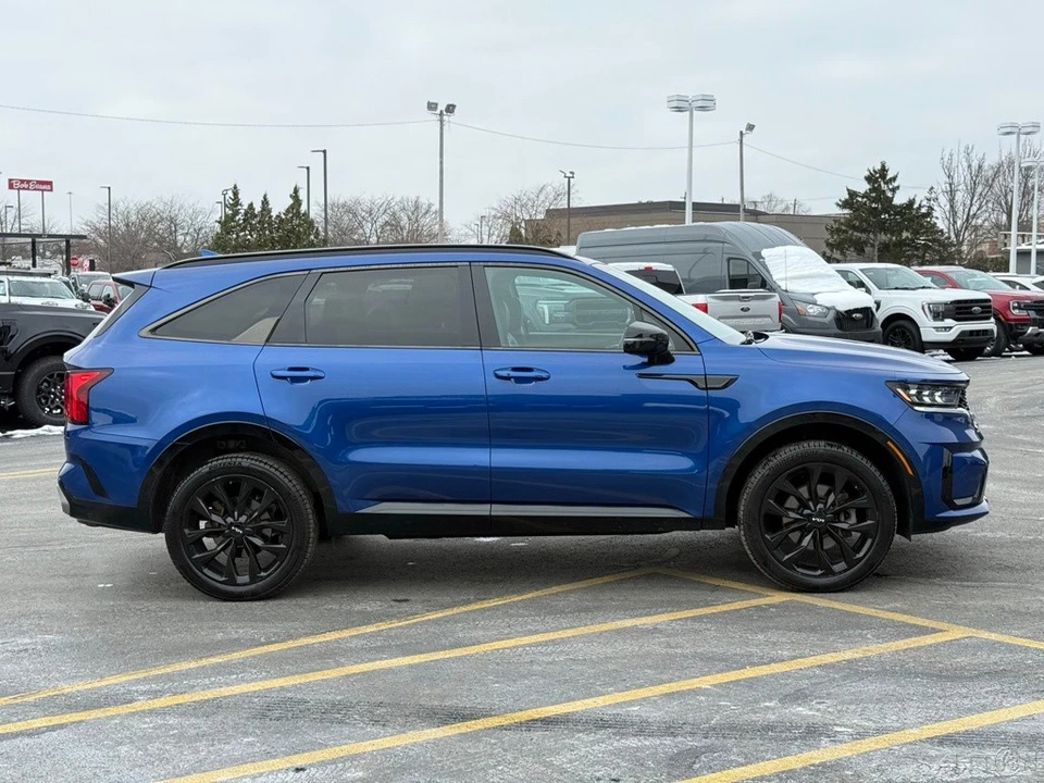 2022 Kia Sorento - Image 2 of 12