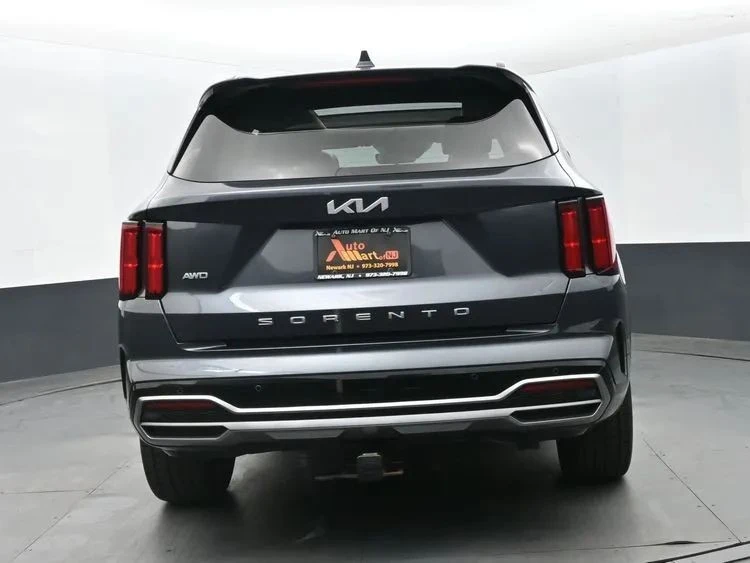 2022 Kia Sorento - Image 8 of 12