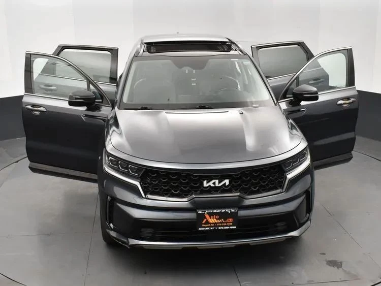 2022 Kia Sorento - Image 10 of 12