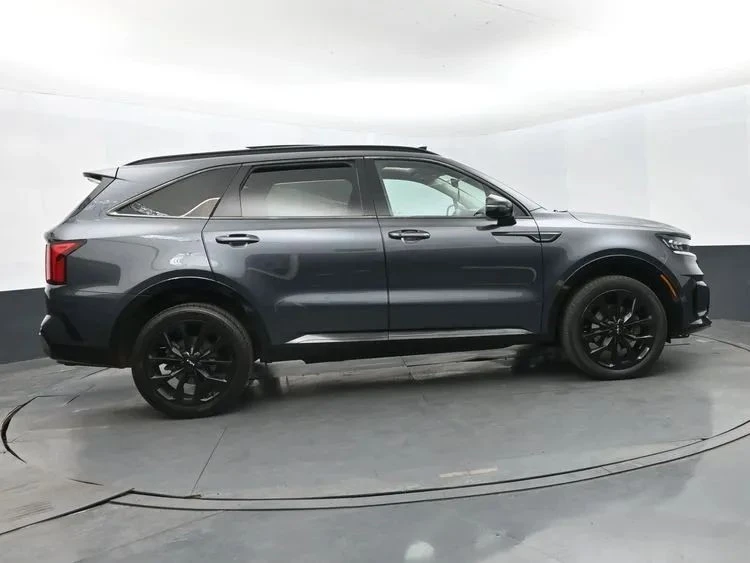 2022 Kia Sorento - Image 4 of 12