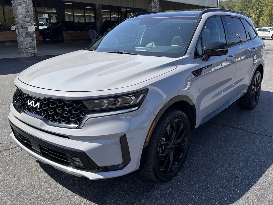 2022 Kia Sorento - Image 2 of 12