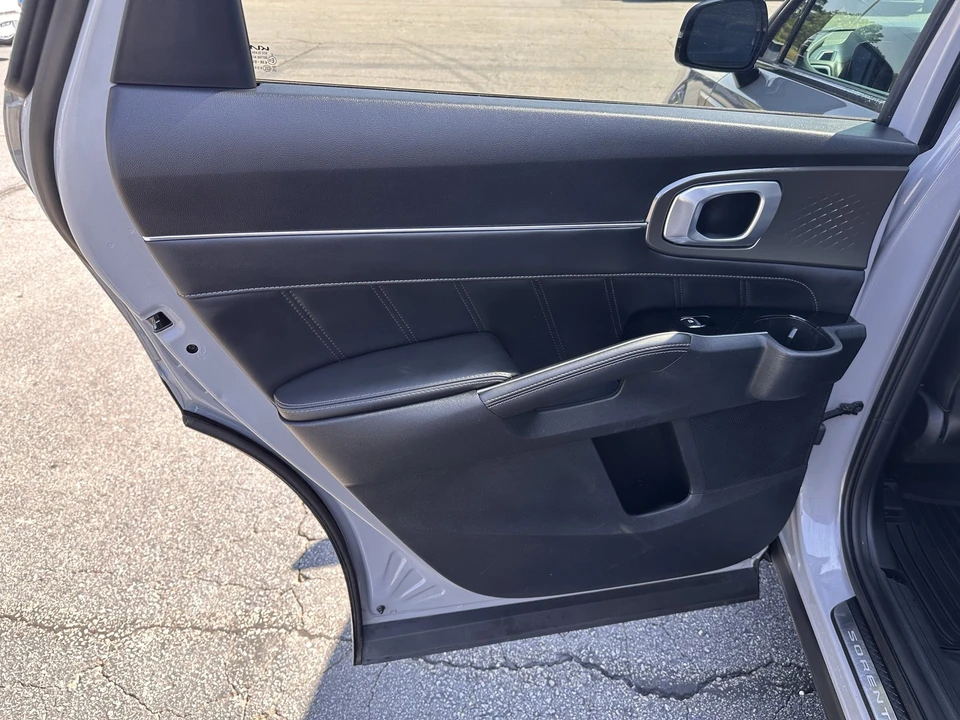 2022 Kia Sorento - Image 11 of 12