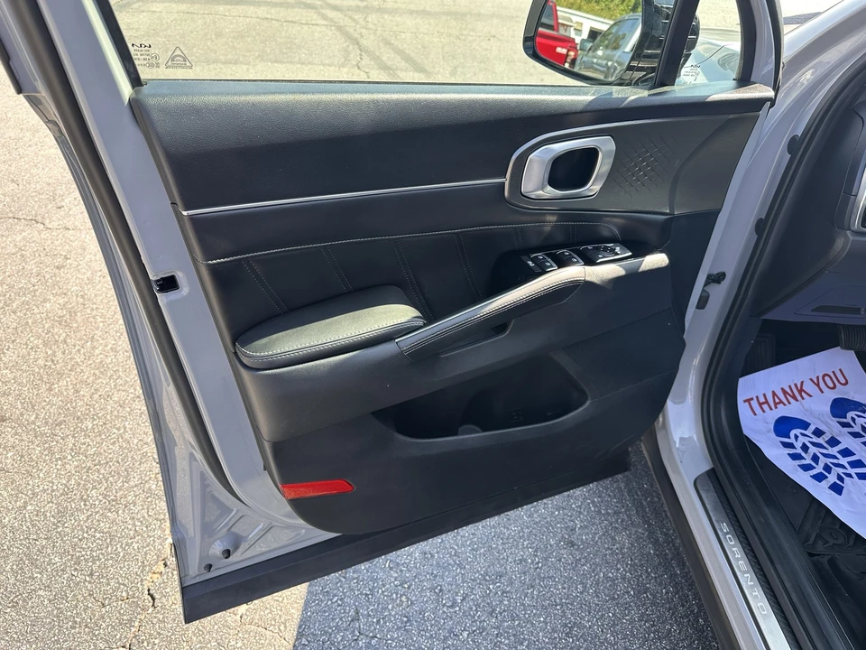 2022 Kia Sorento - Image 9 of 12