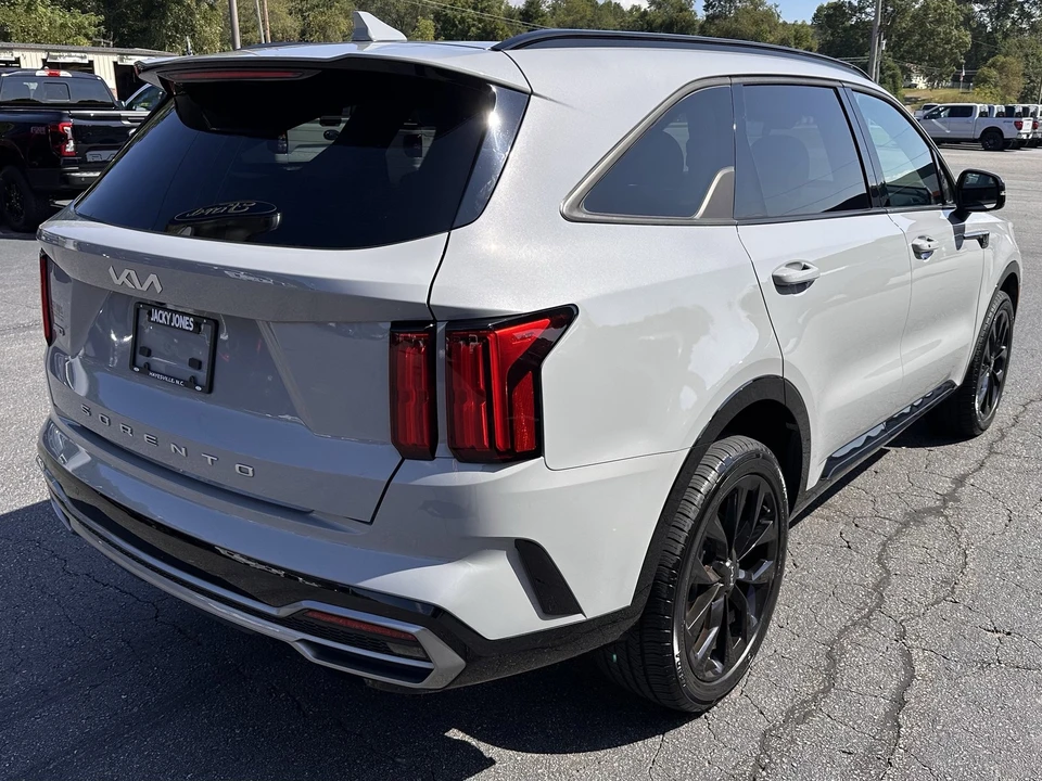 2022 Kia Sorento - Image 6 of 12