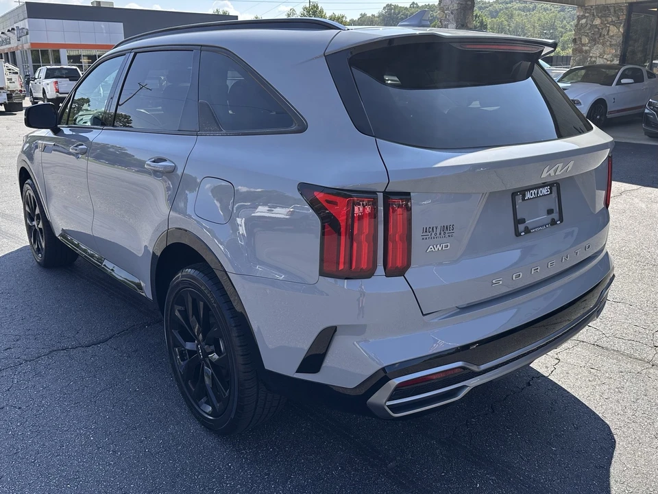 2022 Kia Sorento - Image 8 of 12