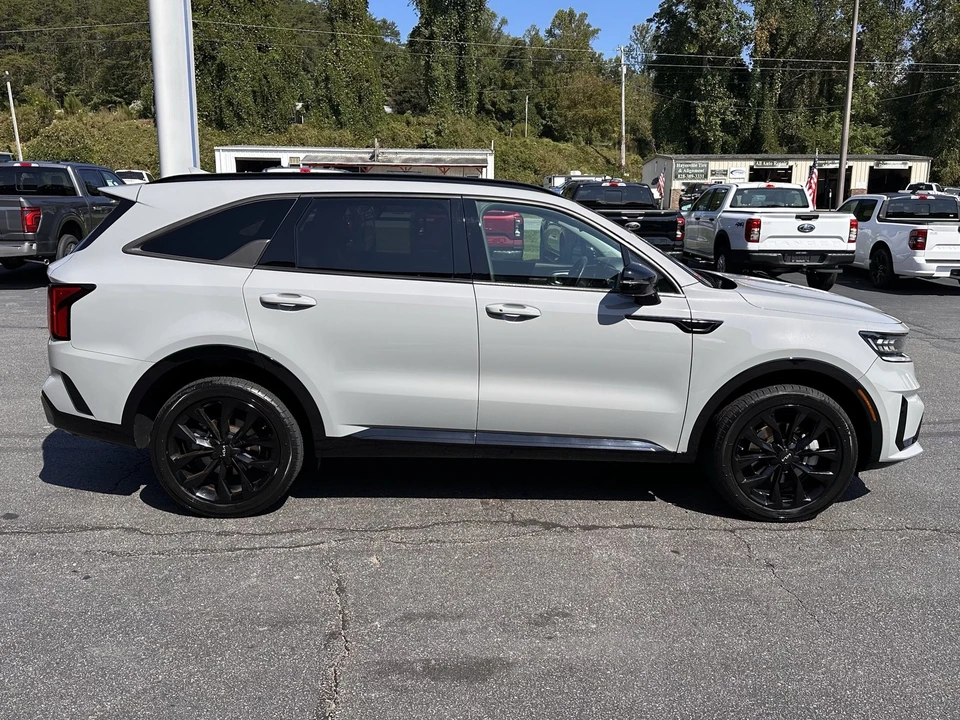 2022 Kia Sorento - Image 5 of 12
