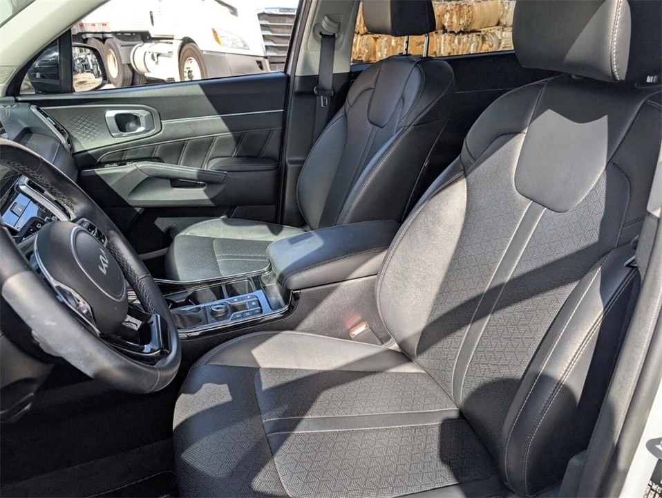 2022 Kia Sorento - Image 10 of 12