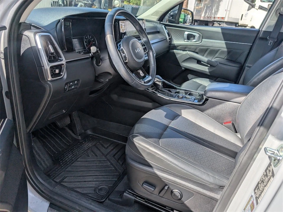 2022 Kia Sorento - Image 11 of 12