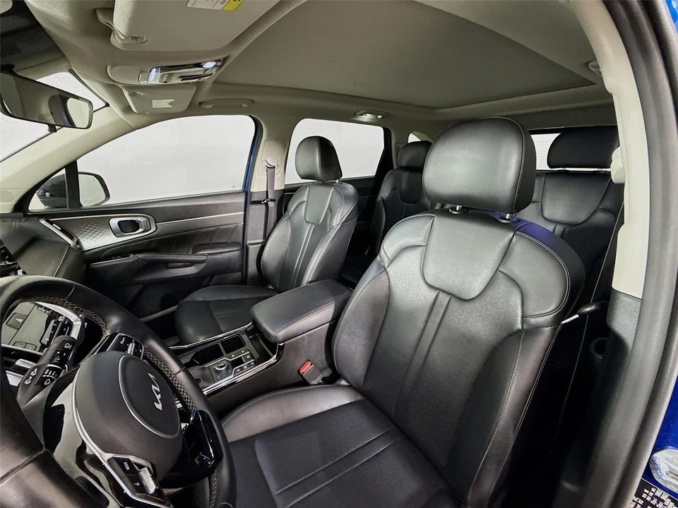 2022 Kia Sorento - Image 2 of 16