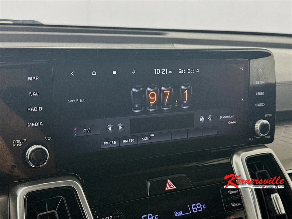 2022 Kia Sorento - Image 17 of 21
