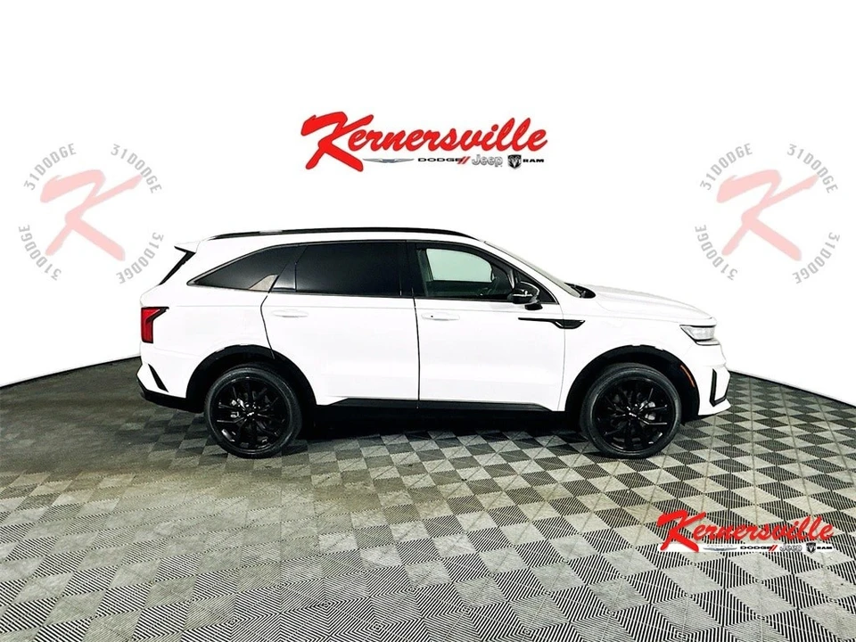 2022 Kia Sorento - Image 8 of 12