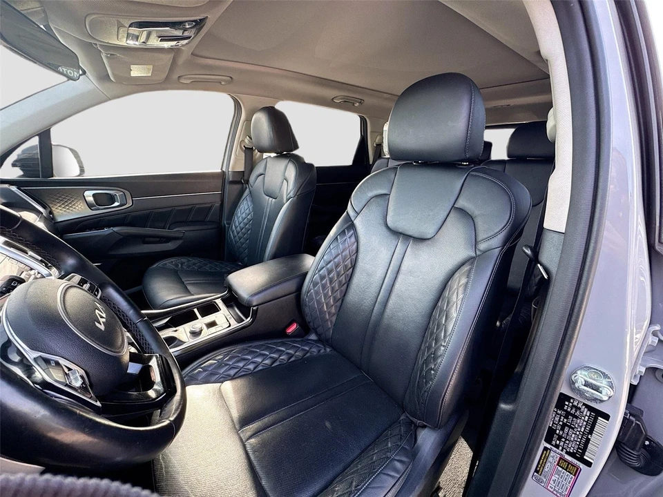 2022 Kia Sorento - Image 8 of 14