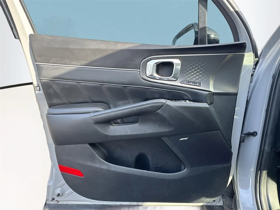 2022 Kia Sorento - Image 6 of 14